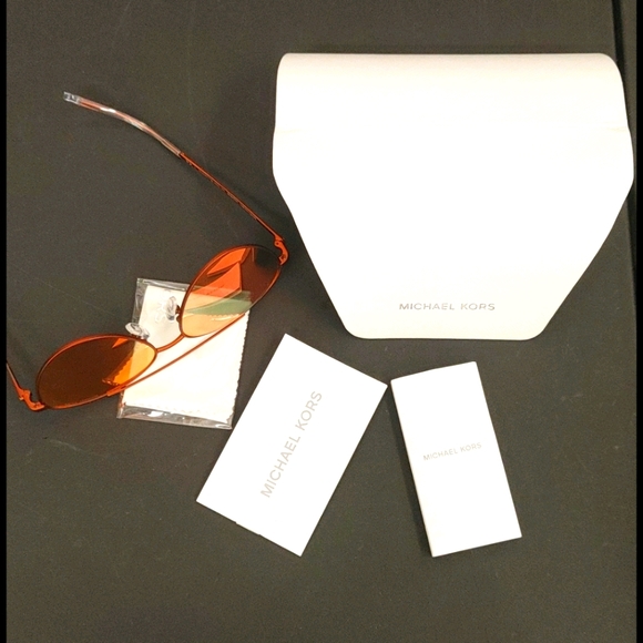 New in the MK case Michael Kors winter SunGlasses - Picture 2 of 5